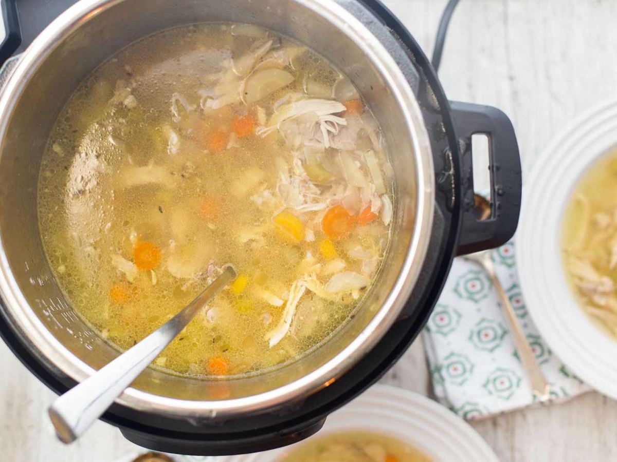 Easy Instant Pot Kyllingnuddelsuppe (med tilberedt kylling)