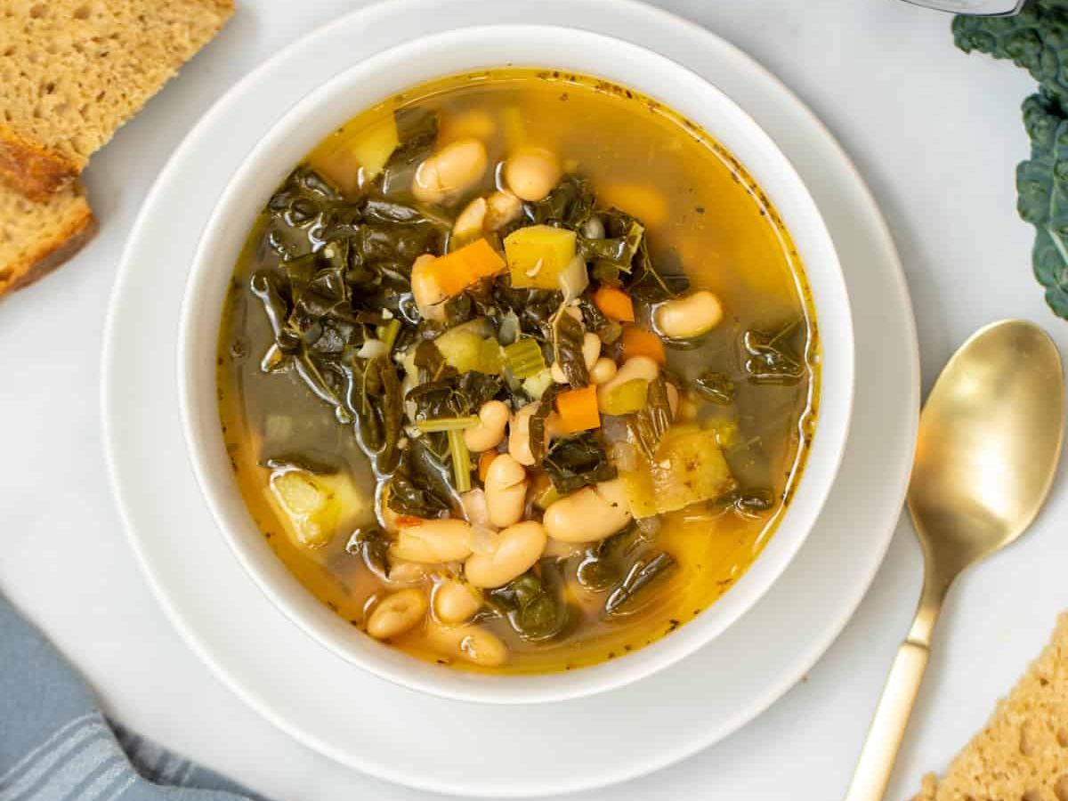Kale White Bean Pølsesuppe