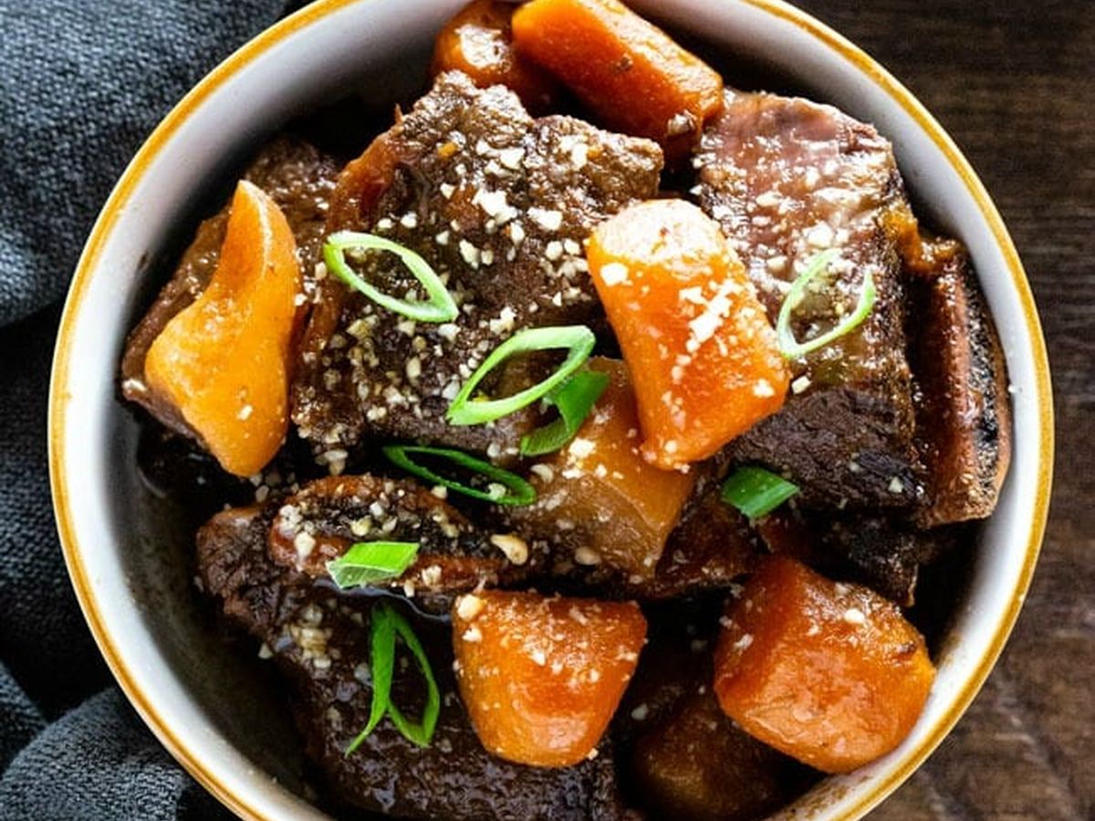 Koreanske braiserte short ribs