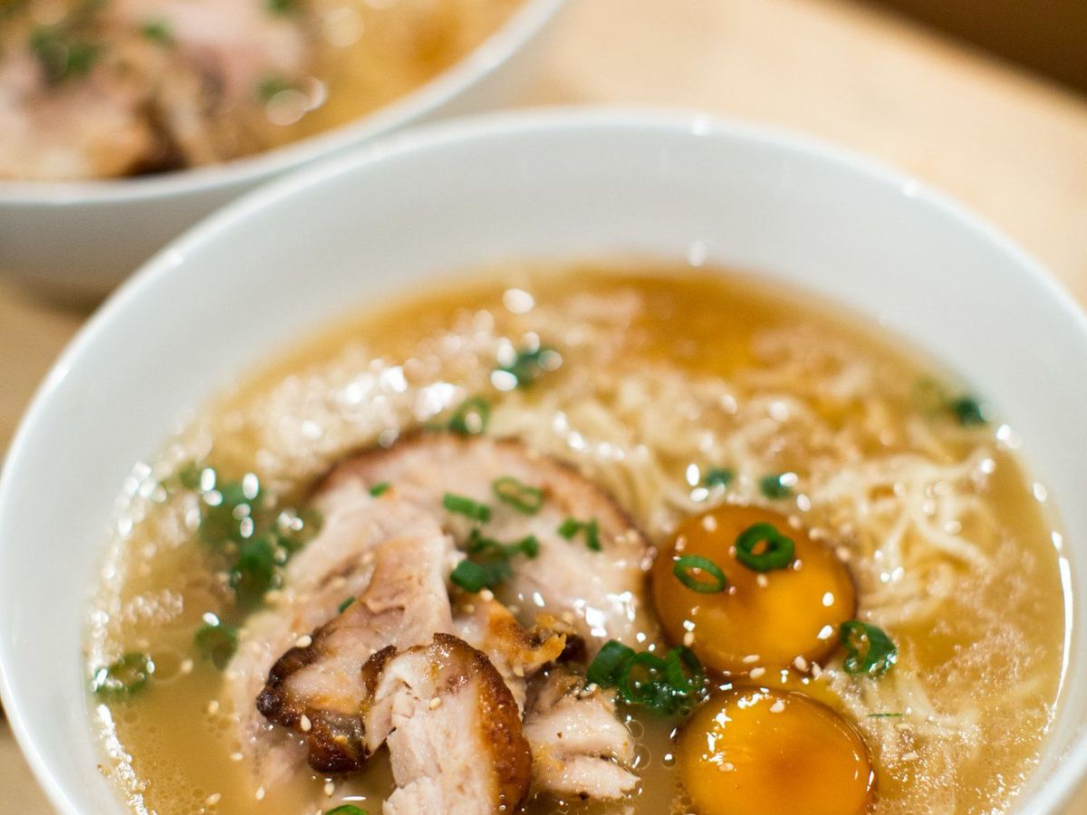 Tonkotsu Shoyu Ramen med soyastekt svinekjøtt (trykkkoker)